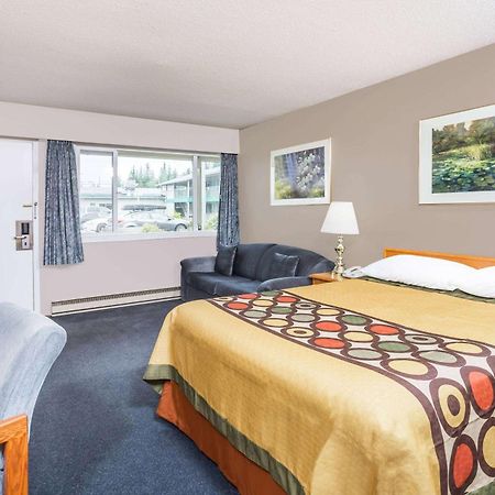 מלון Super 8 By Wyndham Quesnel Bc מראה חיצוני תמונה