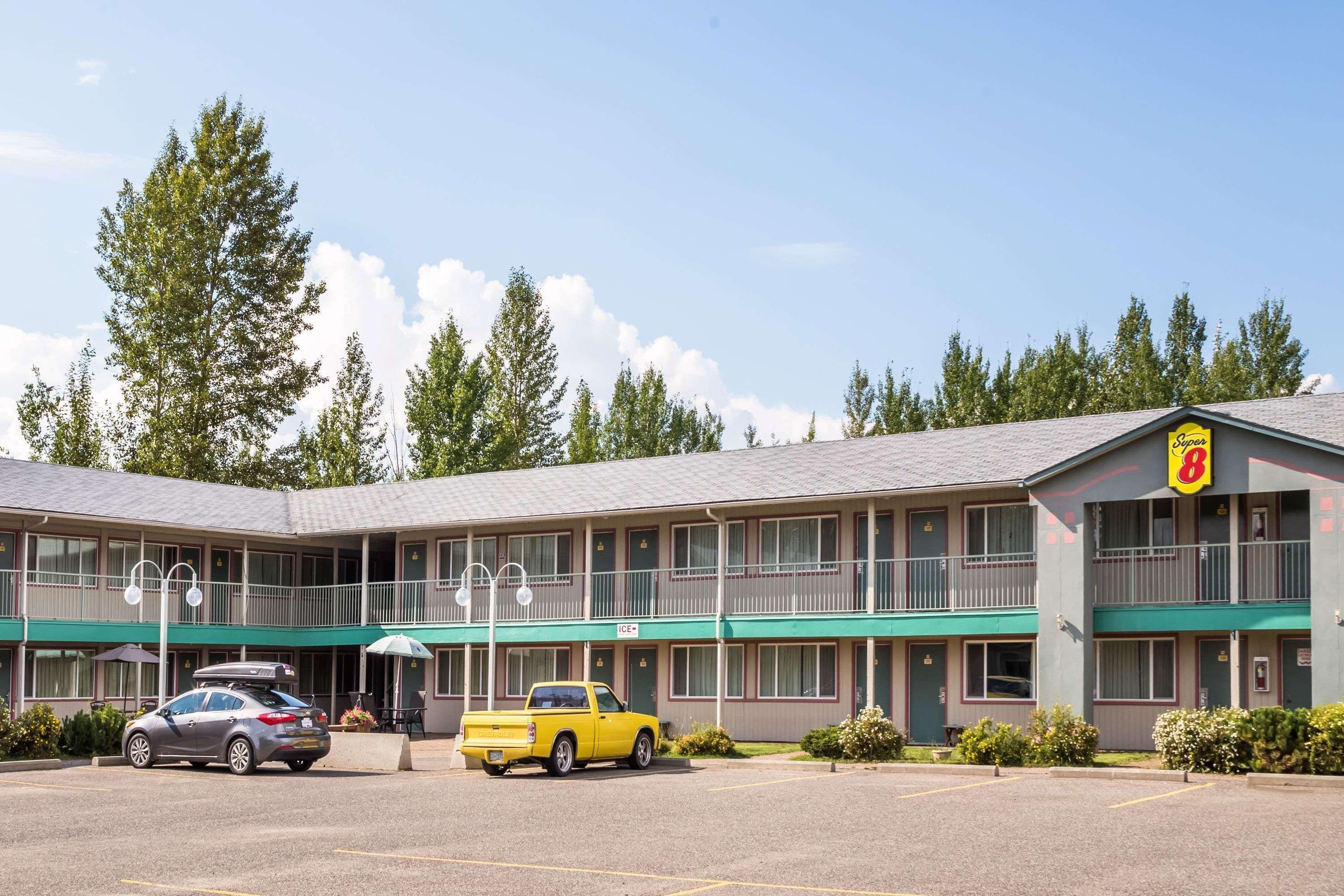 מלון Super 8 By Wyndham Quesnel Bc מראה חיצוני תמונה