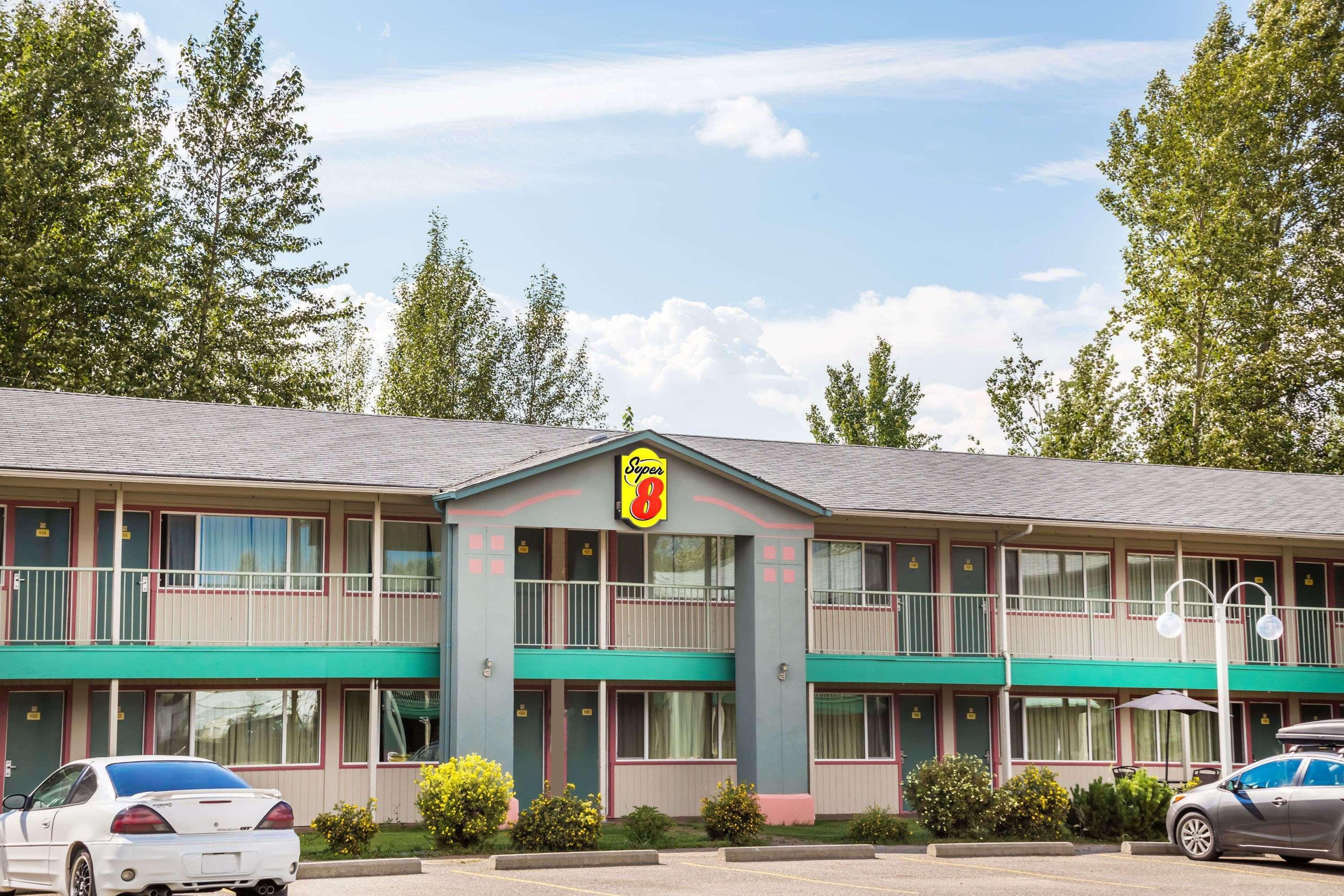 מלון Super 8 By Wyndham Quesnel Bc מראה חיצוני תמונה