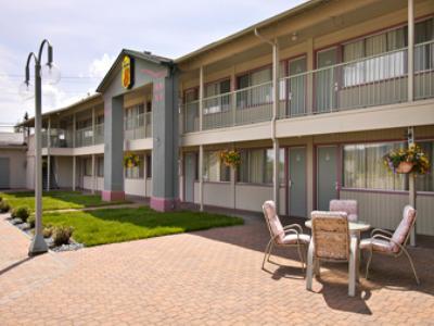 מלון Super 8 By Wyndham Quesnel Bc מראה חיצוני תמונה