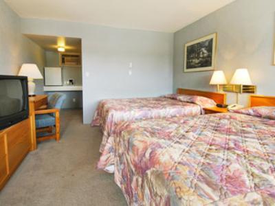 מלון Super 8 By Wyndham Quesnel Bc מראה חיצוני תמונה